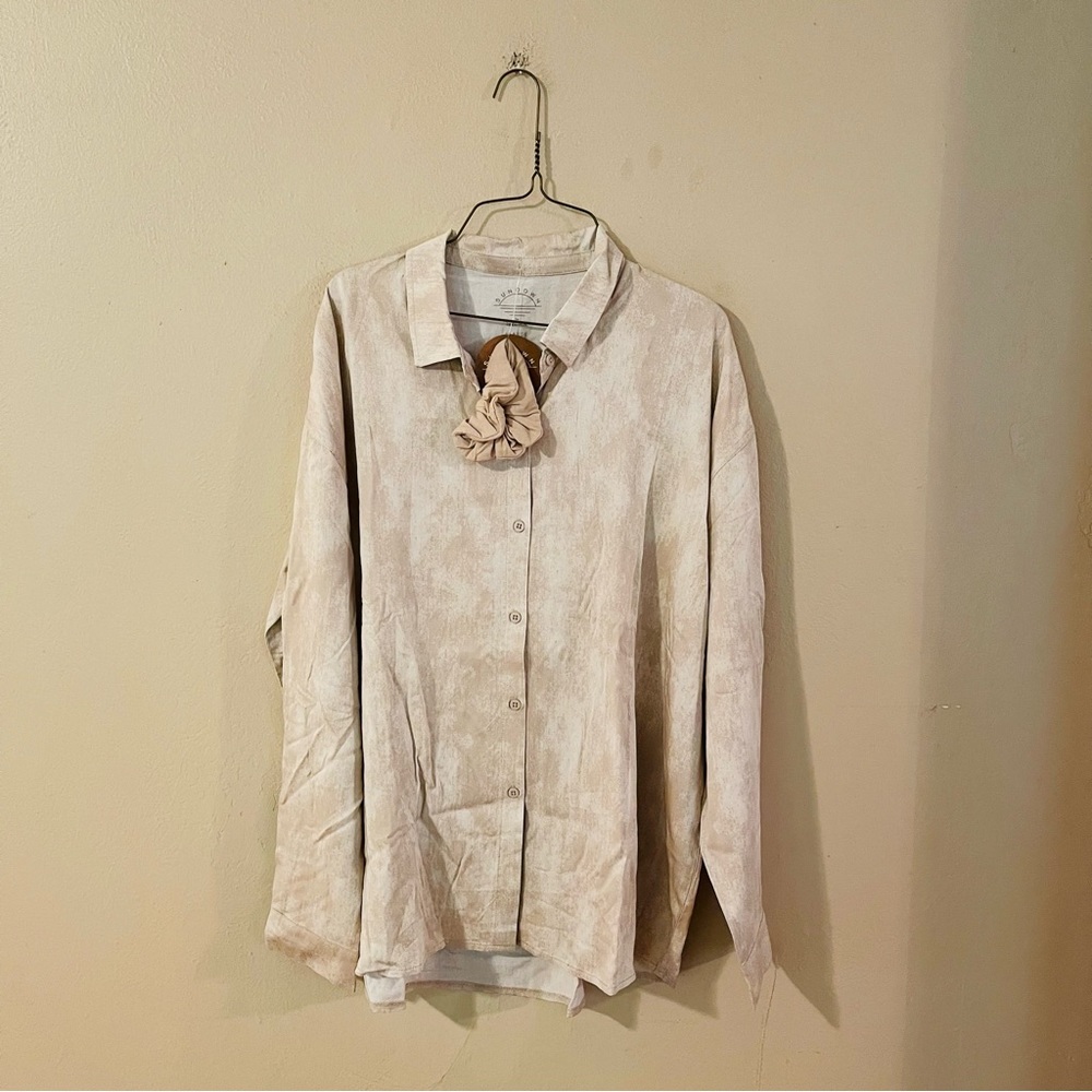 NWT Sundown Neutral Button Up with Scrunchie